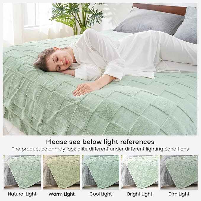 Sage Green Checkered Faux Fur King Blanket – 108"x90" | 450GSM 3D Jacquard Check Pattern | OEKO-TEX Certified Botanical Throw for King Beds