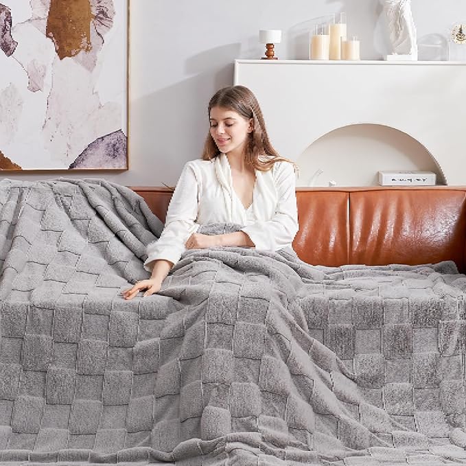 Grey Checkered Faux Fur Queen Blanket – 90"x90" | 450GSM 3D Jacquard Check Pattern | OEKO-TEX Certified Versatile Plush Throw for Bed & Couch