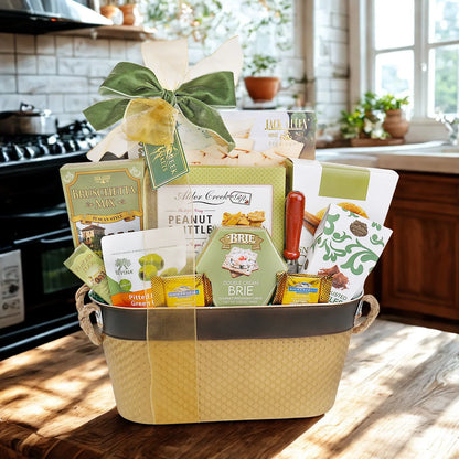Alder Creek Geschenkkorb mit grüner Schleife und Käse-Feinkost, assortierte Snacks