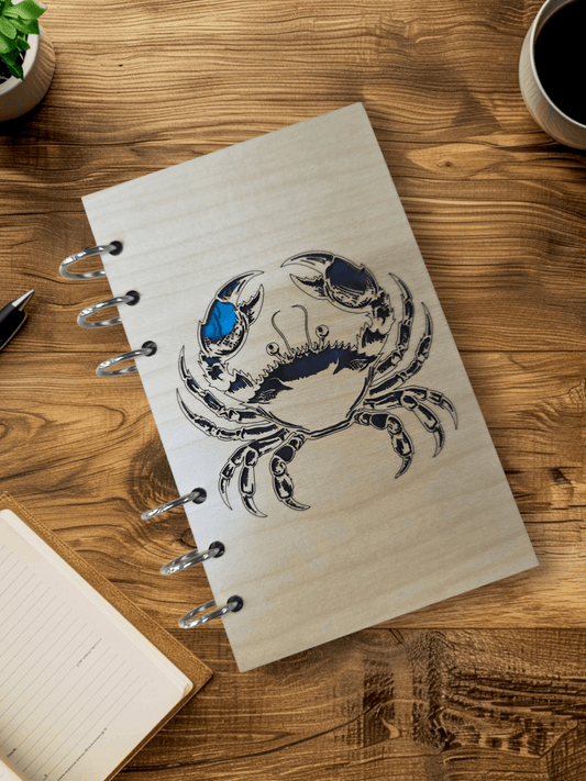 A6 refillable notebook with crab illustration on light wood-look cover and metal rings
