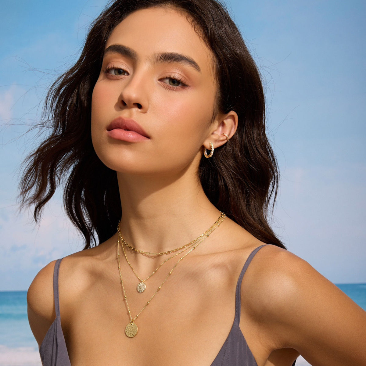 Gold paperclip chain necklace with layered look and small round pendant, 2.5 mm