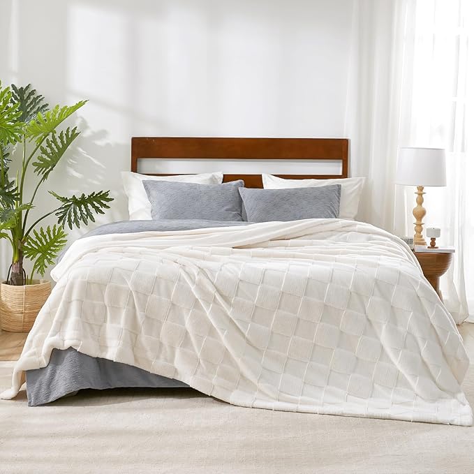 Ivory Checkered Faux Fur Queen Blanket – 90"x90" | 450GSM 3D Jacquard Check Pattern | OEKO-TEX Certified Plush Throw for Bed & Couch