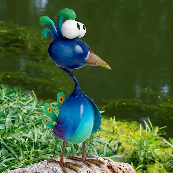 Green Metal Peacock Garden Statue - Weather-Resistant Bird Yard Decor