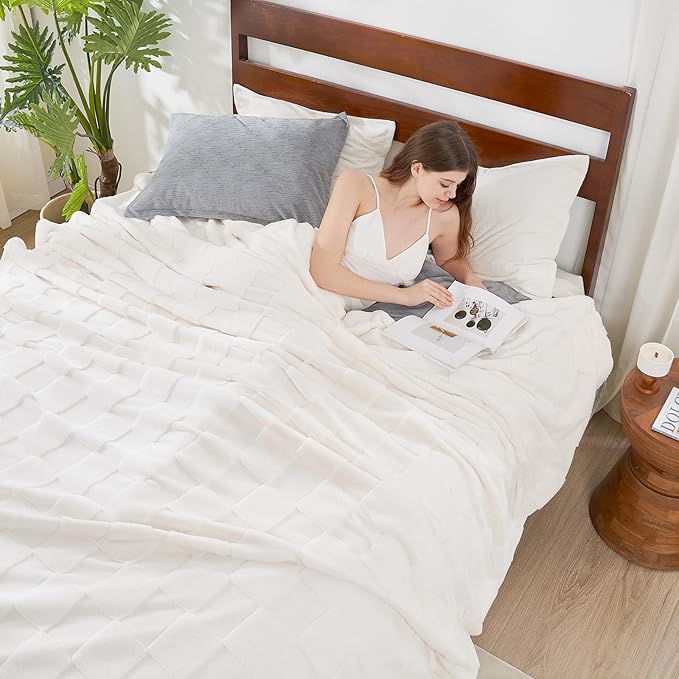 Ivory Checkered Faux Fur Queen Blanket – 90"x90" | 450GSM 3D Jacquard Check Pattern | OEKO-TEX Certified Plush Throw for Bed & Couch
