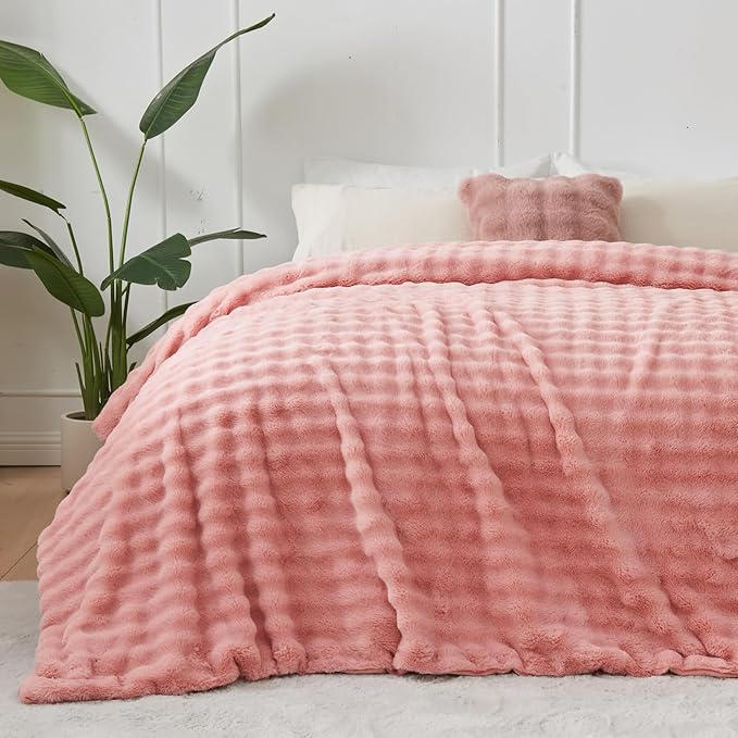 Pink Bubble Faux Fur Queen Blanket – 90"x90" | 550GSM Reversible Plush Rabbit Fluff | Glamorous Bubble Pattern Throw for Bed & Sofa
