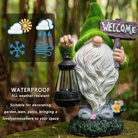 Solar gnome figurine with lantern, green cap and white beard, 'WELCOME' sign