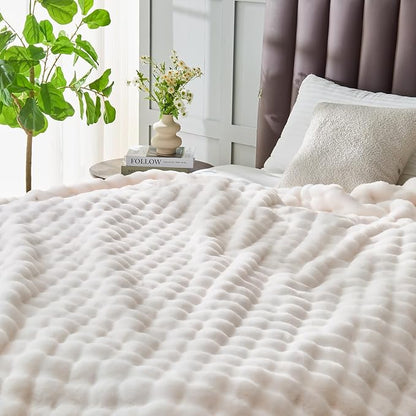 Ivory Bubble Faux Fur Queen Blanket – 90"x90" | 550GSM Reversible Plush Rabbit Fluff | Elegant Bubble Pattern Throw for Bed & Sofa