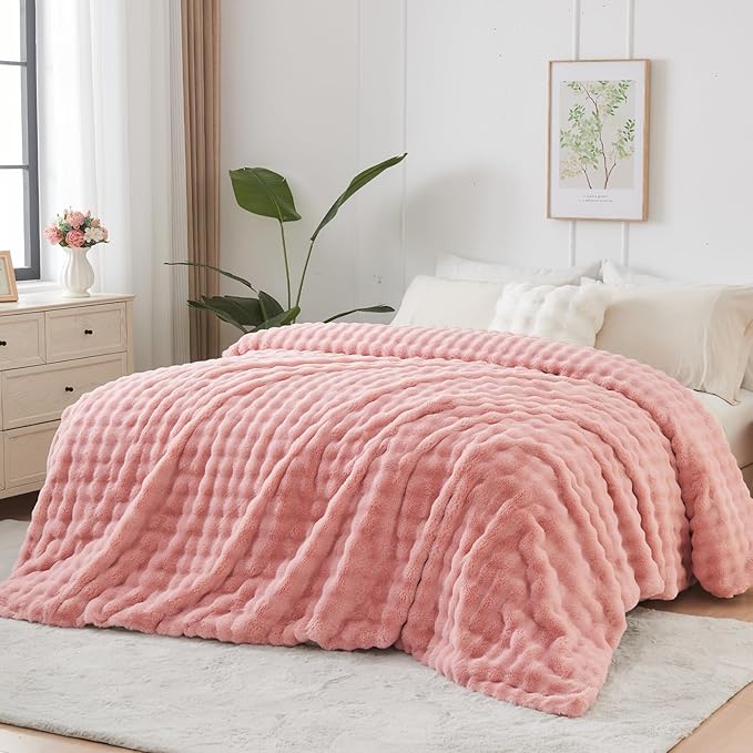 Pink Bubble Faux Fur Queen Blanket – 90"x90" | 550GSM Reversible Plush Rabbit Fluff | Glamorous Bubble Pattern Throw for Bed & Sofa