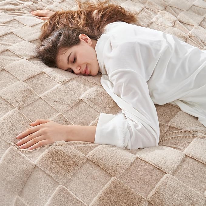 Tan Checkered Faux Fur Queen Blanket – 90"x90" | 450GSM 3D Jacquard Check Pattern | OEKO-TEX Certified Warm Earthy Throw for Bed & Couch