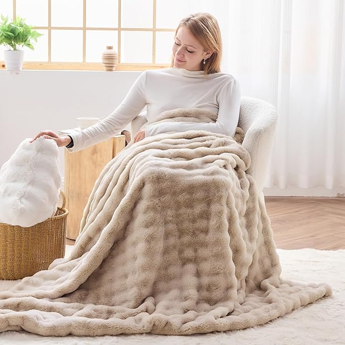 Linen Bubble Faux Fur Queen Blanket – 90"x90" | 550GSM Reversible Plush Rabbit Fluff | Natural Organic Bubble Pattern Throw for Bed & Sofa