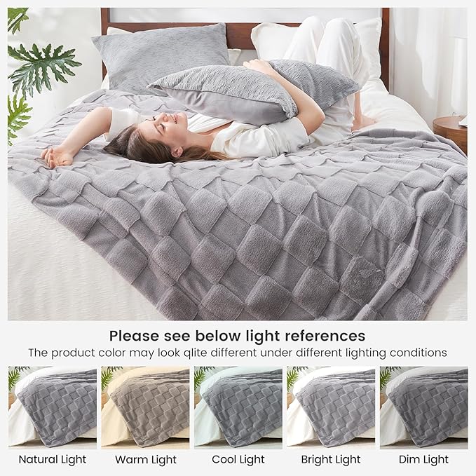 Grey Checkered Faux Fur Queen Blanket – 90"x90" | 450GSM 3D Jacquard Check Pattern | OEKO-TEX Certified Versatile Plush Throw for Bed & Couch