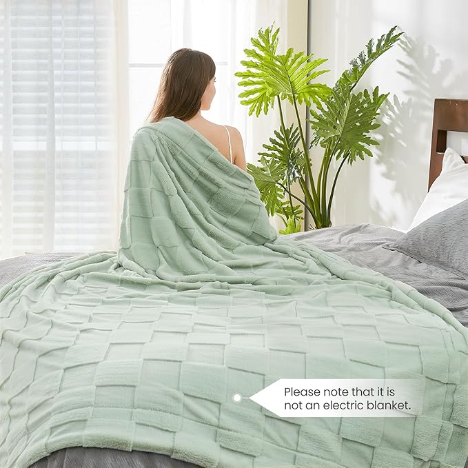 Sage Green Checkered Faux Fur King Blanket – 108"x90" | 450GSM 3D Jacquard Check Pattern | OEKO-TEX Certified Botanical Throw for King Beds