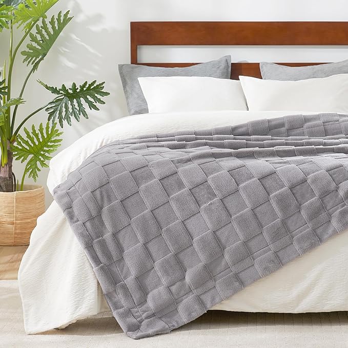 Grey Checkered Faux Fur Queen Blanket – 90"x90" | 450GSM 3D Jacquard Check Pattern | OEKO-TEX Certified Versatile Plush Throw for Bed & Couch
