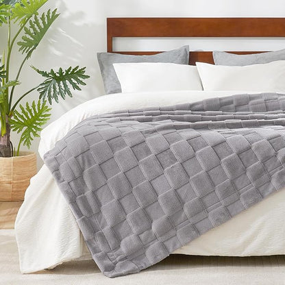 Grey Checkered Faux Fur Queen Blanket – 90"x90" | 450GSM 3D Jacquard Check Pattern | OEKO-TEX Certified Versatile Plush Throw for Bed & Couch