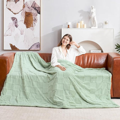 Sage Green Checkered Faux Fur Queen Blanket – 90"x90" | 450GSM 3D Jacquard Check Pattern | OEKO-TEX Certified Botanical Throw for Bed & Couch