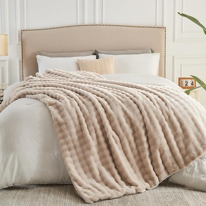 Linen Bubble Faux Fur Queen Blanket – 90"x90" | 550GSM Reversible Plush Rabbit Fluff | Natural Organic Bubble Pattern Throw for Bed & Sofa