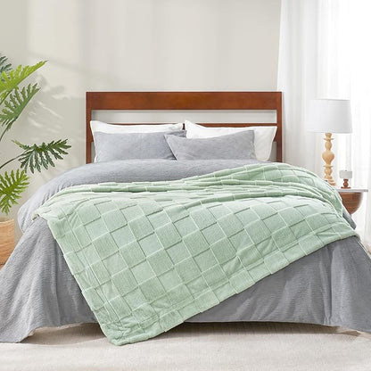 Sage Green Checkered Faux Fur Queen Blanket – 90"x90" | 450GSM 3D Jacquard Check Pattern | OEKO-TEX Certified Botanical Throw for Bed & Couch