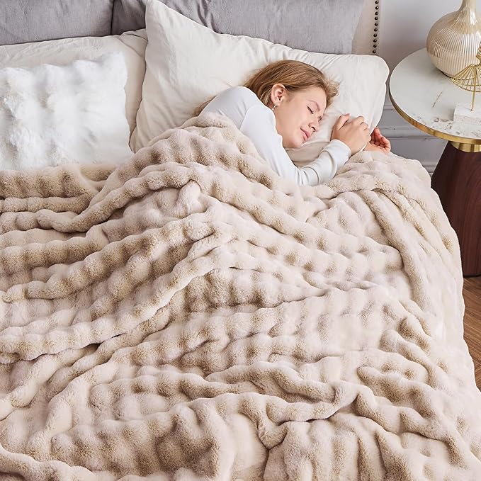 Linen Bubble Faux Fur Queen Blanket – 90"x90" | 550GSM Reversible Plush Rabbit Fluff | Natural Organic Bubble Pattern Throw for Bed & Sofa