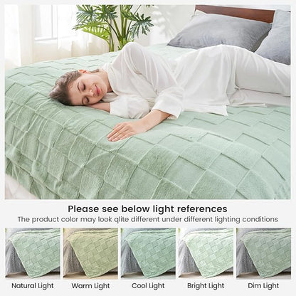 Sage Green Checkered Faux Fur King Blanket – 108"x90" | 450GSM 3D Jacquard Check Pattern | OEKO-TEX Certified Botanical Throw for King Beds
