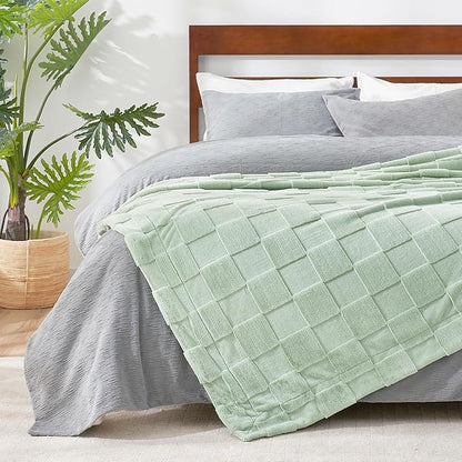 Sage Green Checkered Faux Fur King Blanket – 108"x90" | 450GSM 3D Jacquard Check Pattern | OEKO-TEX Certified Botanical Throw for King Beds