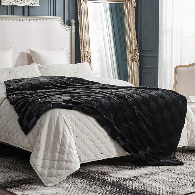 Black Checkered Faux Fur Queen Blanket – 90"x90" | 450GSM 3D Jacquard Check Pattern | OEKO-TEX Certified Bold Plush Throw for Bed & Couch