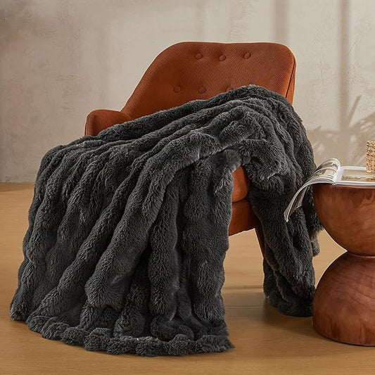 Dark Grey Faux Fur Queen Blanket – 90"x90" | 750GSM Wavy Bubble Texture | Sophisticated Plush Throw for Bed, Sofa & Chaise Lounge