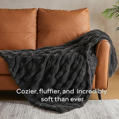 Dark Grey Faux Fur Queen Blanket – 90"x90" | 750GSM Wavy Bubble Texture | Sophisticated Plush Throw for Bed, Sofa & Chaise Lounge
