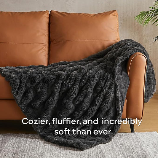 Dark Grey Faux Fur Queen Blanket – 90"x90" | 750GSM Wavy Bubble Texture | Sophisticated Plush Throw for Bed, Sofa & Chaise Lounge