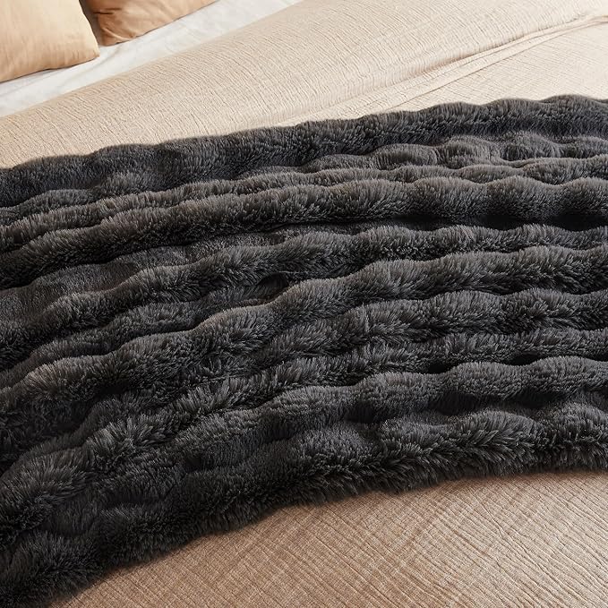 Dark Grey Faux Fur Queen Blanket – 90"x90" | 750GSM Wavy Bubble Texture | Sophisticated Plush Throw for Bed, Sofa & Chaise Lounge
