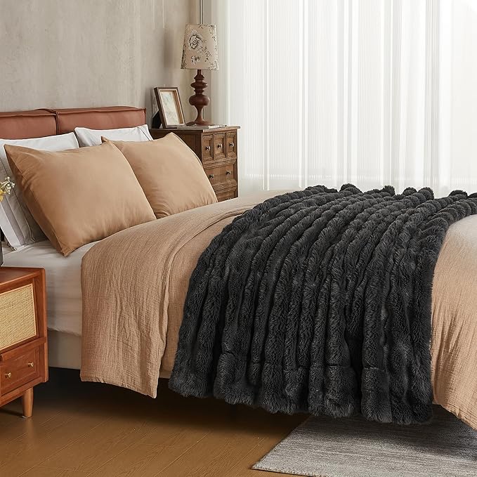 Dark Grey Faux Fur Queen Blanket – 90"x90" | 750GSM Wavy Bubble Texture | Sophisticated Plush Throw for Bed, Sofa & Chaise Lounge