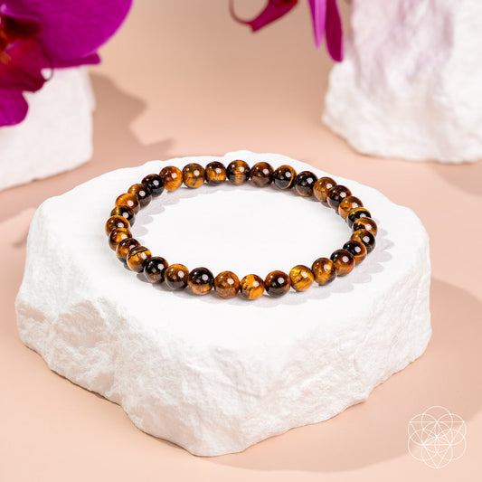 Tiger’s eye bead bracelet with round golden-brown and dark beads on white stone