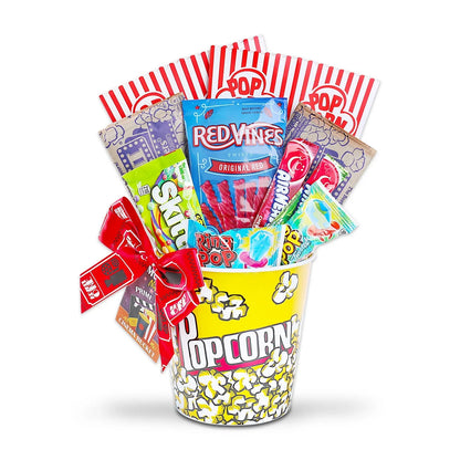 Pop-ular Movie Night Geschenkset, gelber Popcorn-Becher mit roten Schleifen und Chips