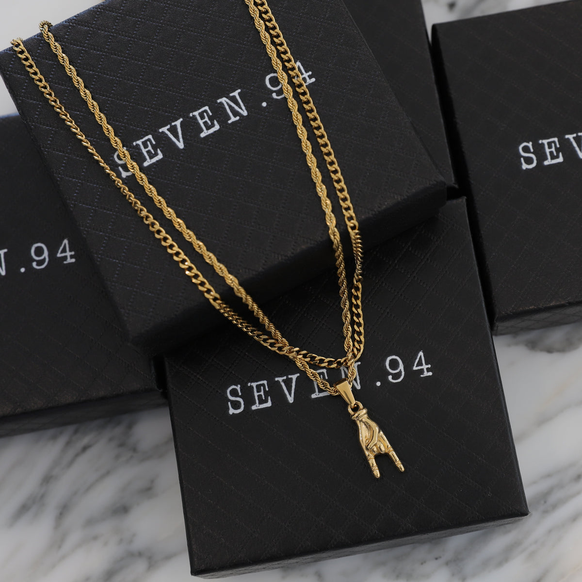 Gold horn-hand pendant necklace set with SEVEN.94 gift boxes