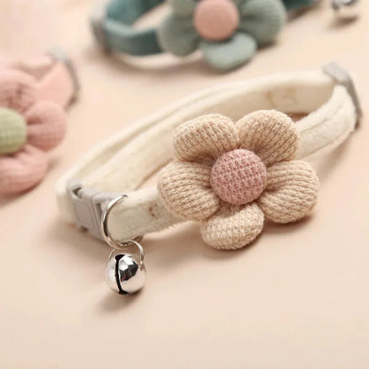 Adjustable Flower Cat Collar with Bell – Cute Breakaway Pet Collar for Kittens & Small Dogs