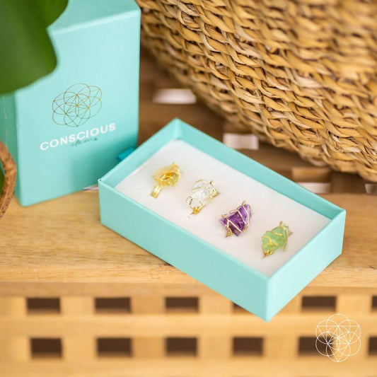 Gold wire anti-stress ring set in teal box, four gemstone crystal designs