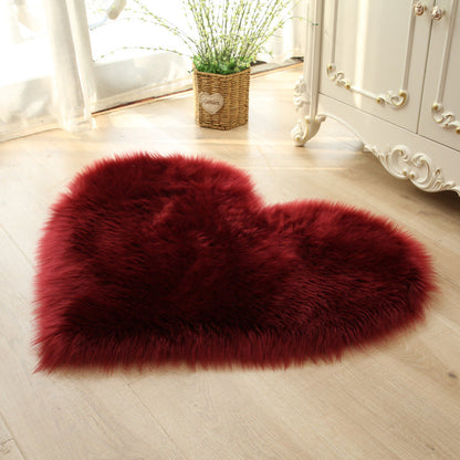 Heart-shaped faux fur rug, burgundy shaggy plush carpet mat