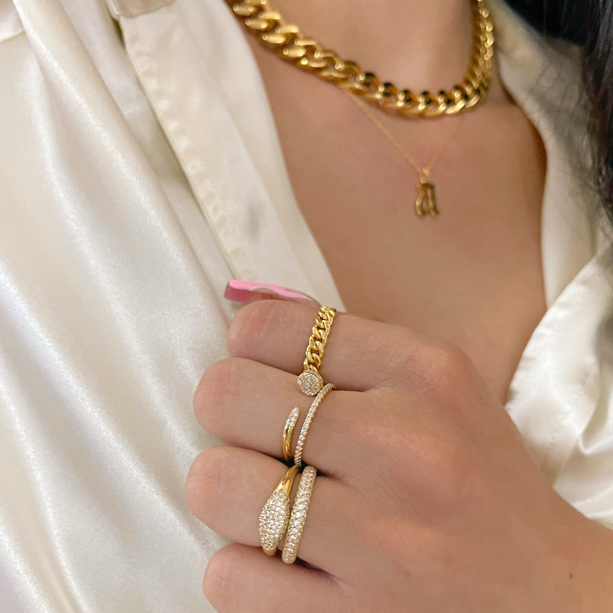 Curb chain ring in gold vermeil with wide textured loose-link band