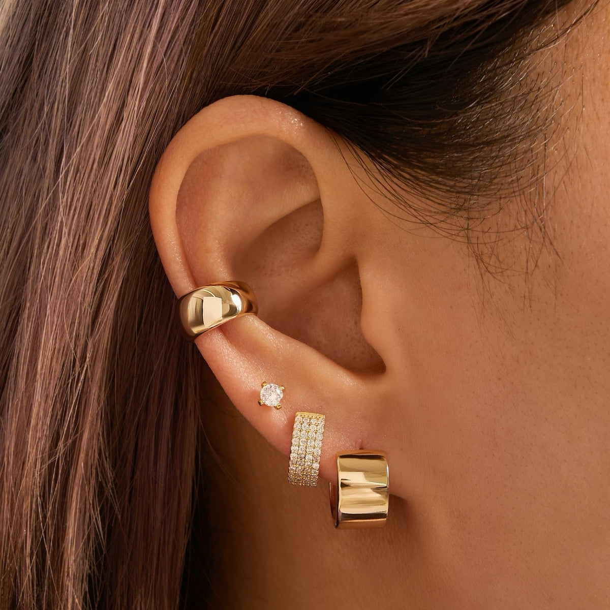 Gold small hoop earring with smooth clasp and textured outer ring