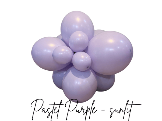 Lilac balloon cluster with five glossy balloons and a small center balloon