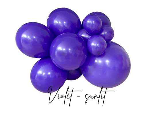 Violet latex balloon cluster with five balloon sizes in glossy finish