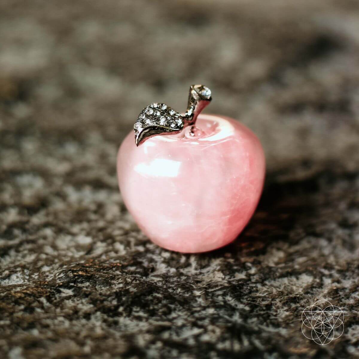 Rose Quartz Love Apples – Natural Stone Apple Ornaments