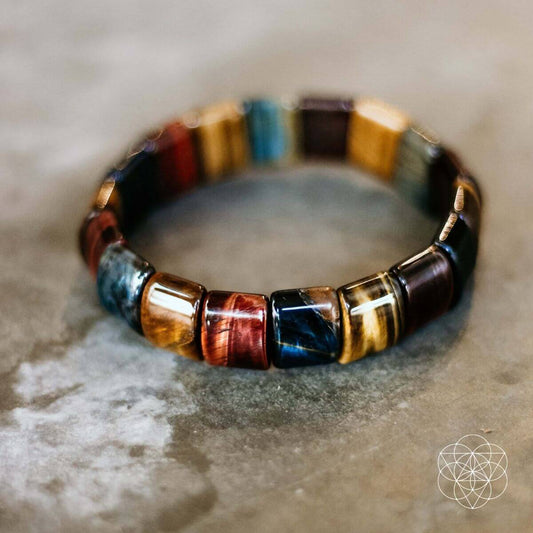 Multicolor bead bracelet with glossy dark and amber barrel beads and metal separators